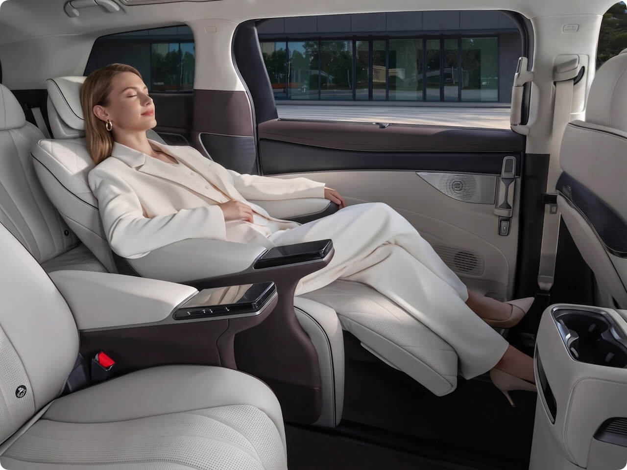 Denza D9 interior premium features